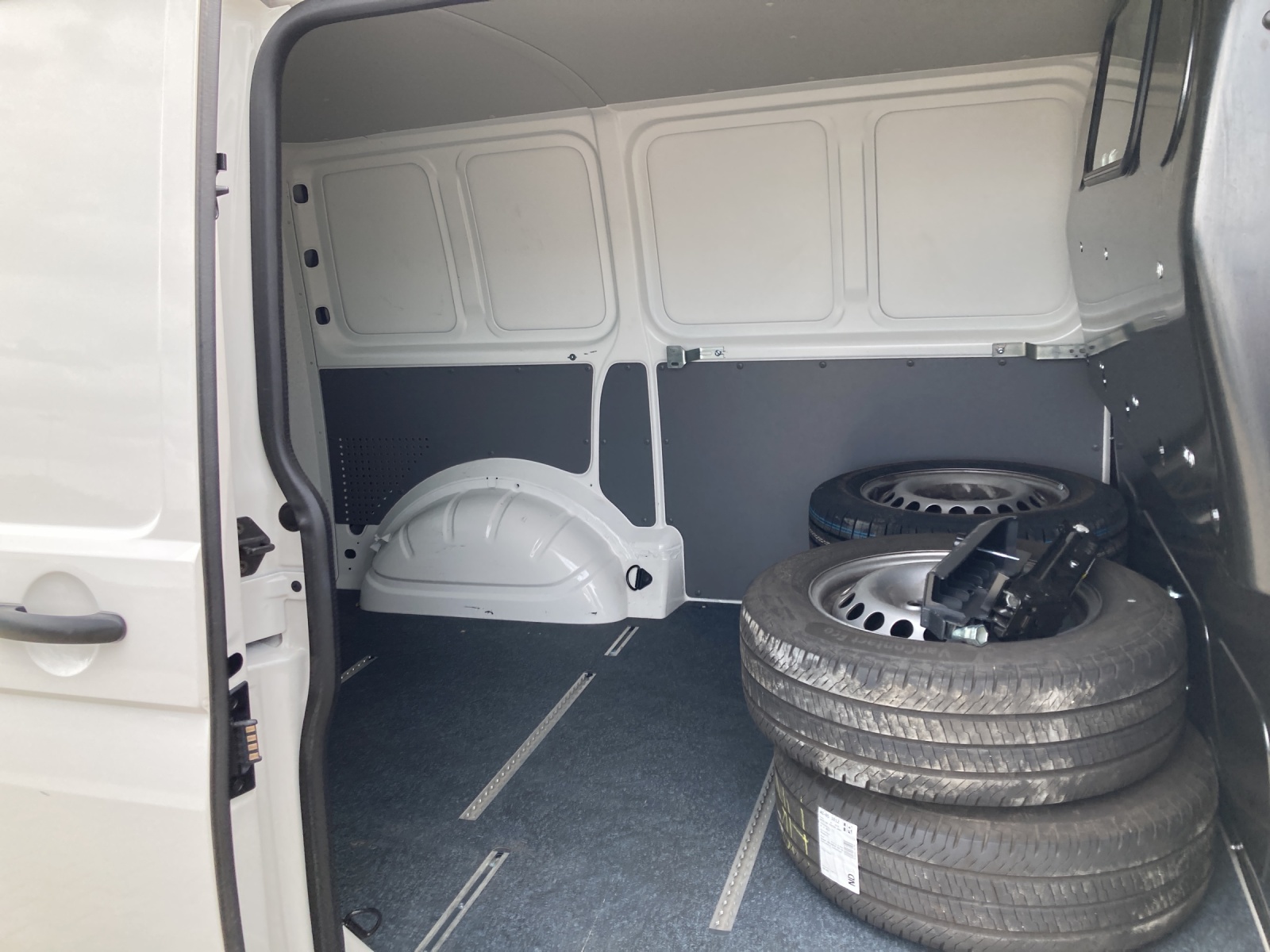 T6 Transporter 6.1 Kasten 2,0 TDI DSG Navi PDC Klima GRA