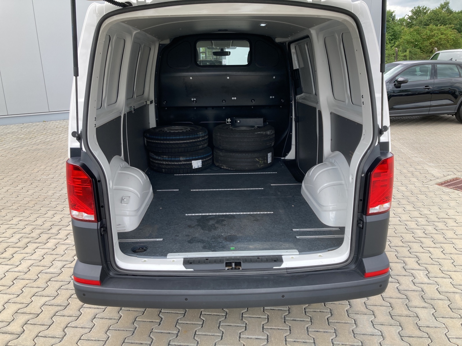 T6 Transporter 6.1 Kasten 2,0 TDI DSG Navi PDC Klima GRA