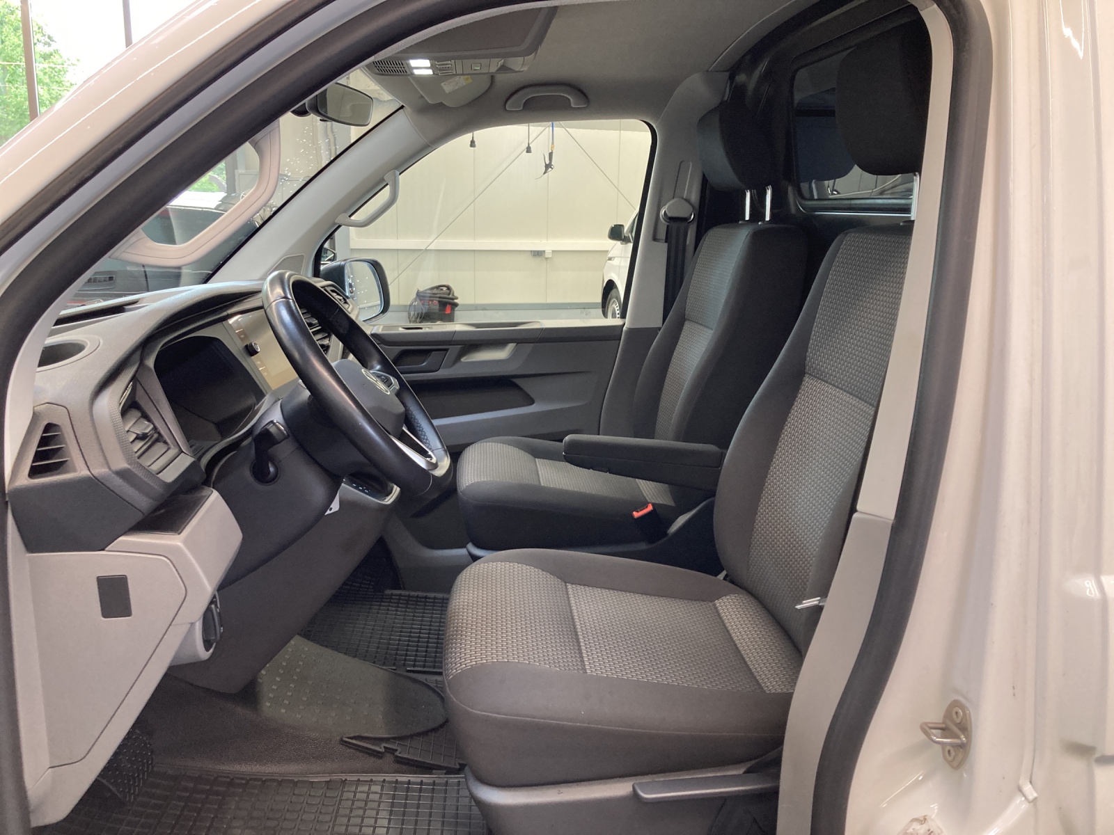 T6 Transporter 6.1 Kasten 2.0 TDI DSG Navi PDC Klima GRA