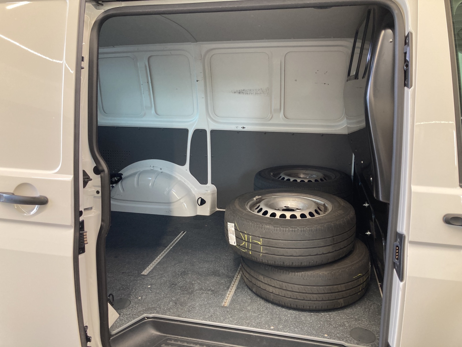 T6 Transporter 6.1 Kasten 2.0 TDI DSG Navi PDC Klima GRA