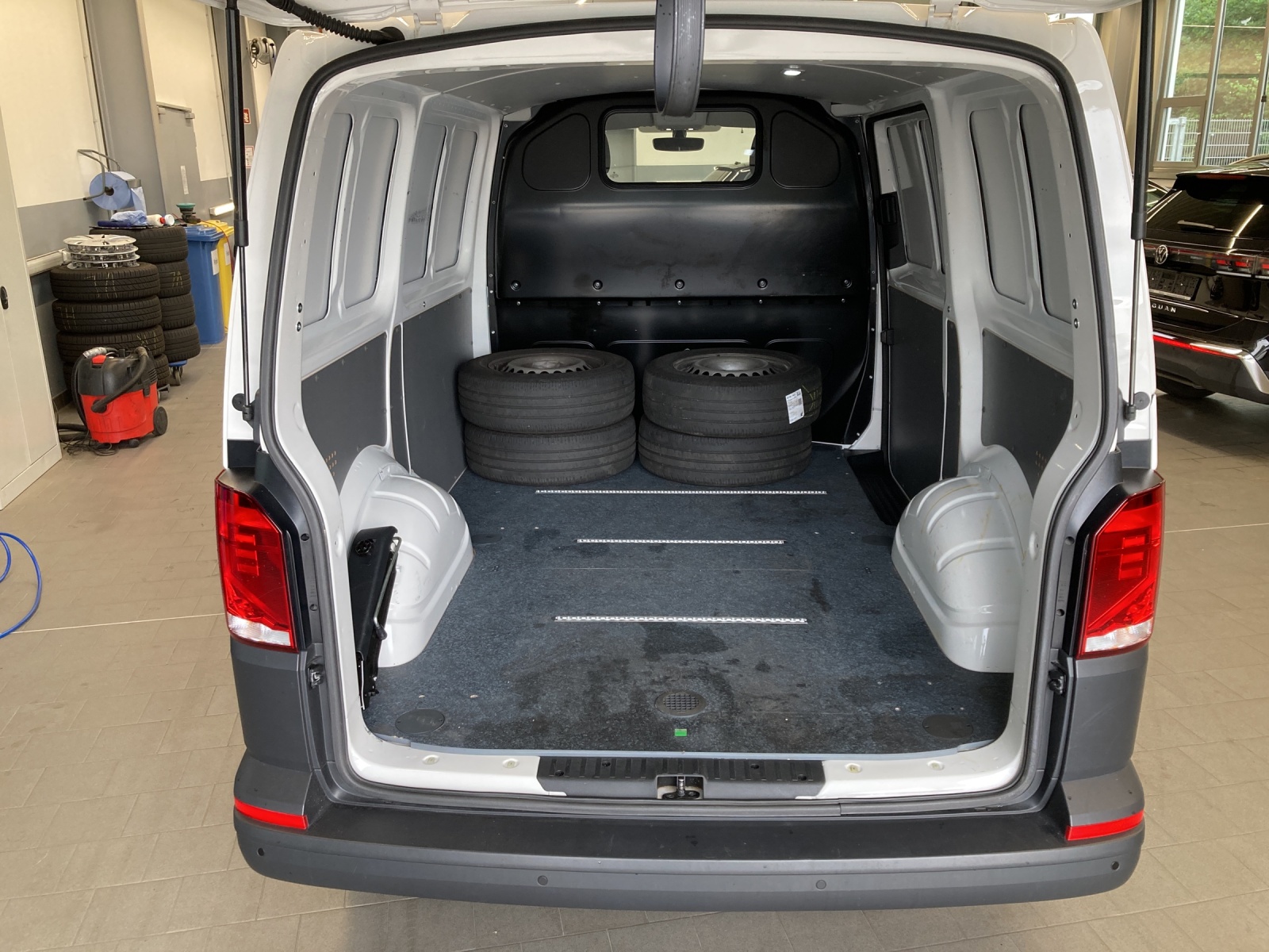 T6 Transporter 6.1 Kasten 2.0 TDI DSG Navi PDC Klima GRA