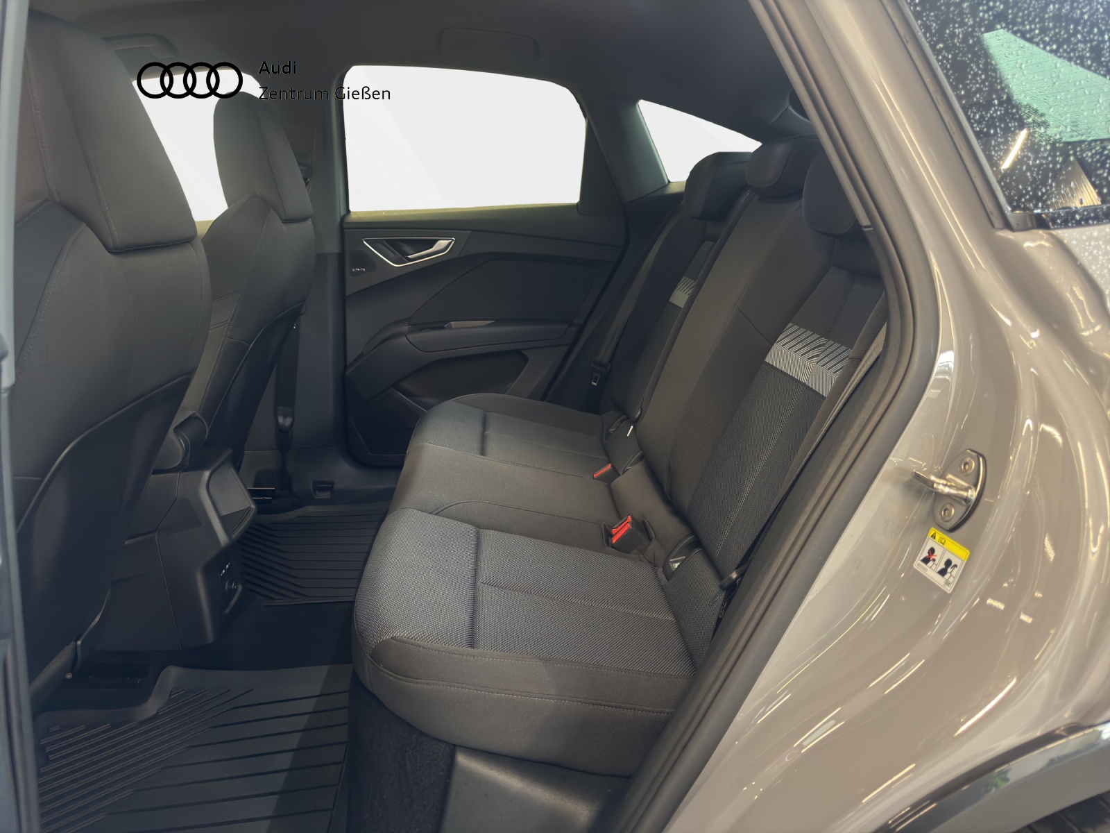 Q4 e-tron Sportback 35 advanced black SONOS Einparkhilfe