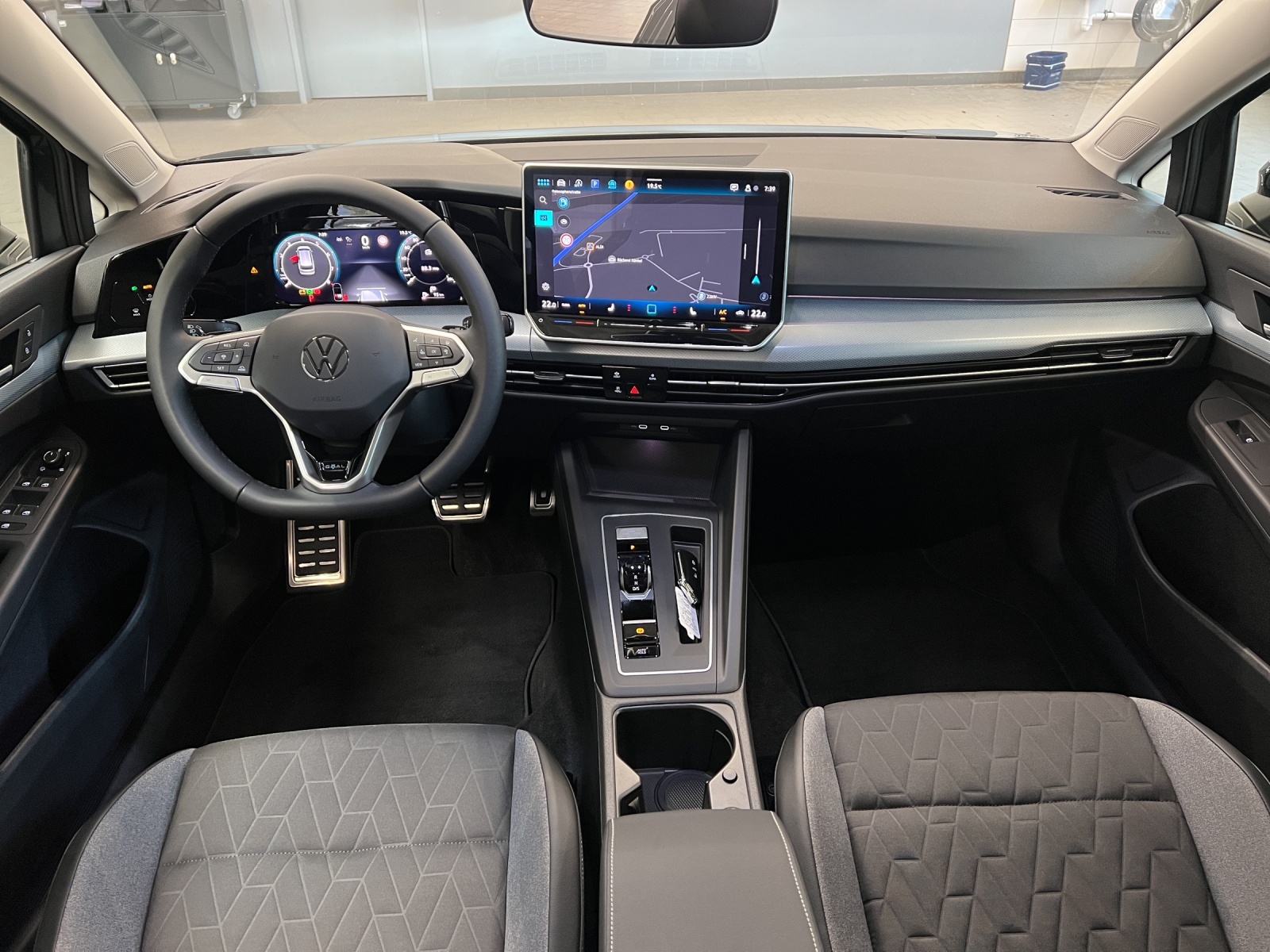 Golf VIII Variant 1.5 eTSI DSG Goal LED Navi TravelAssist Rückkamera