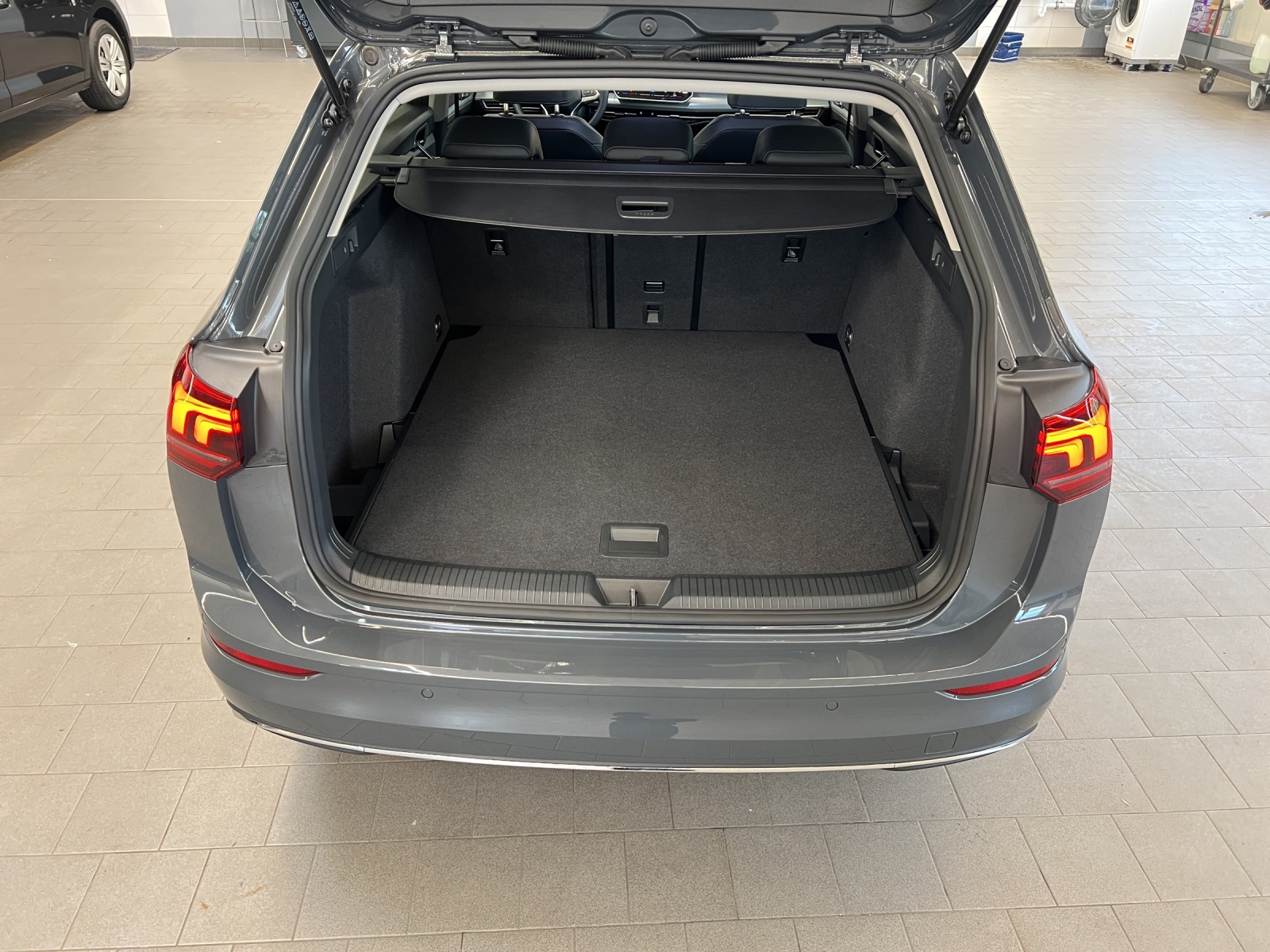 Golf VIII Variant 1.5 eTSI DSG Goal LED Navi TravelAssist Rückkamera