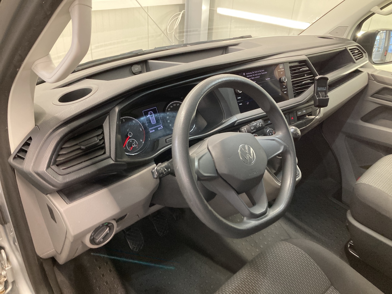 T6 Transporter 6.1 Kasten 2.0 TDI Navi PDC Klima SH li Standheizung mit FB