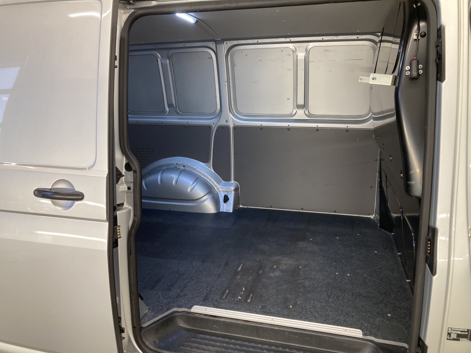 T6 Transporter 6.1 Kasten 2.0 TDI Navi PDC Klima SH li Standheizung mit FB