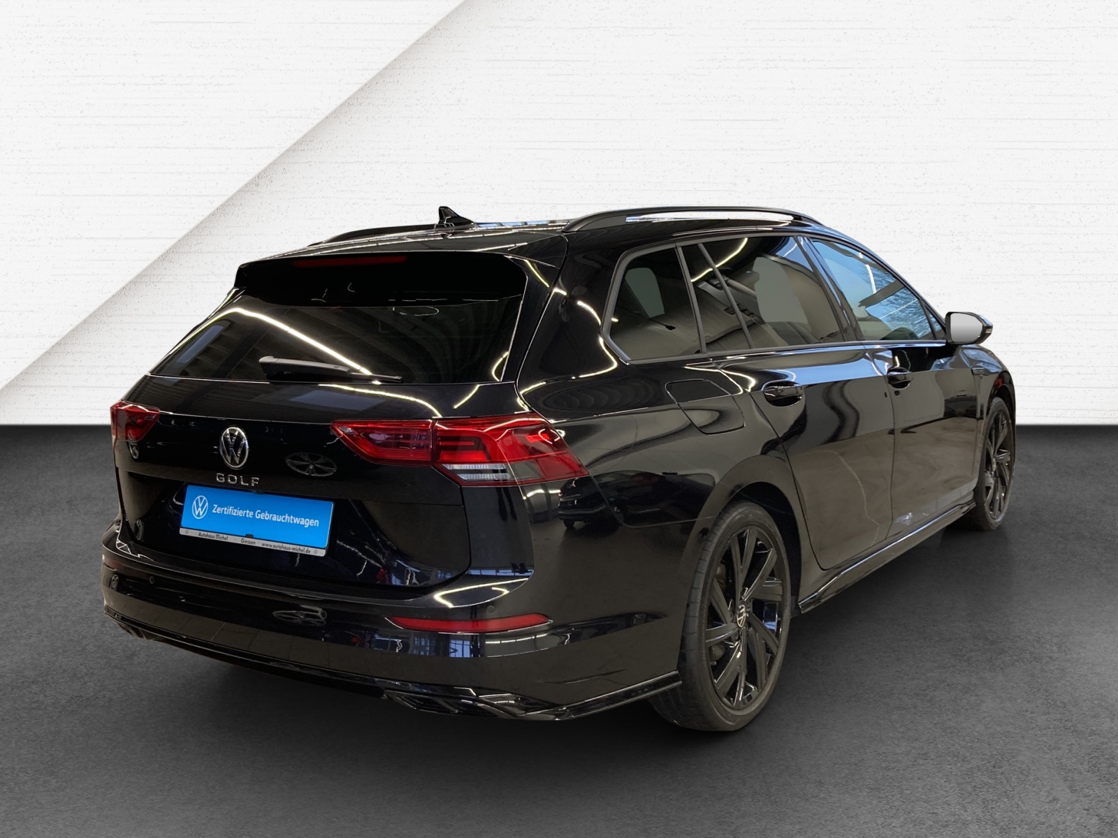 Golf 8 Variant TSI DSG R-Line Black Style Pano AHK Kamera