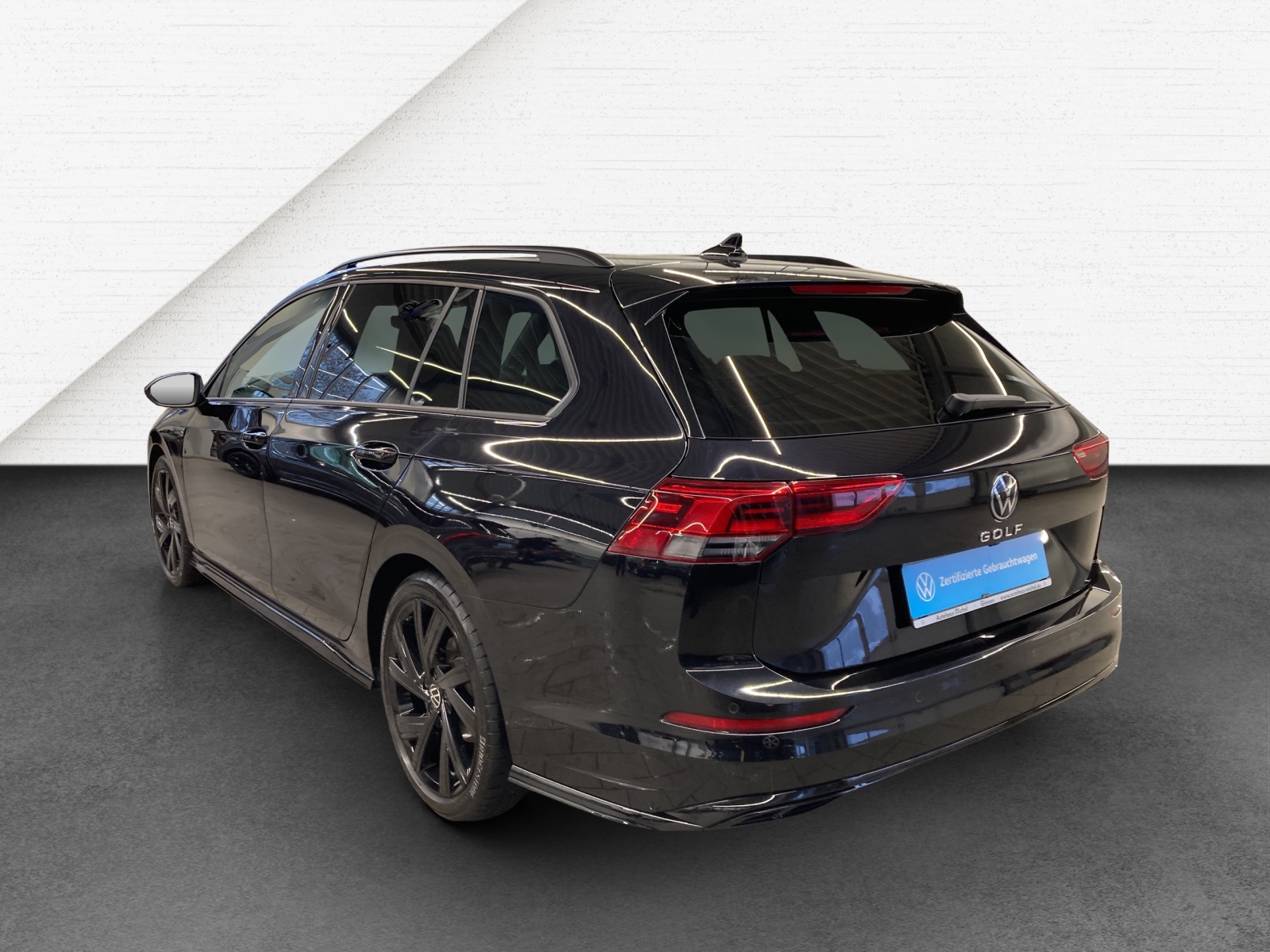 Golf 8 Variant TSI DSG R-Line Black Style Pano AHK Kamera