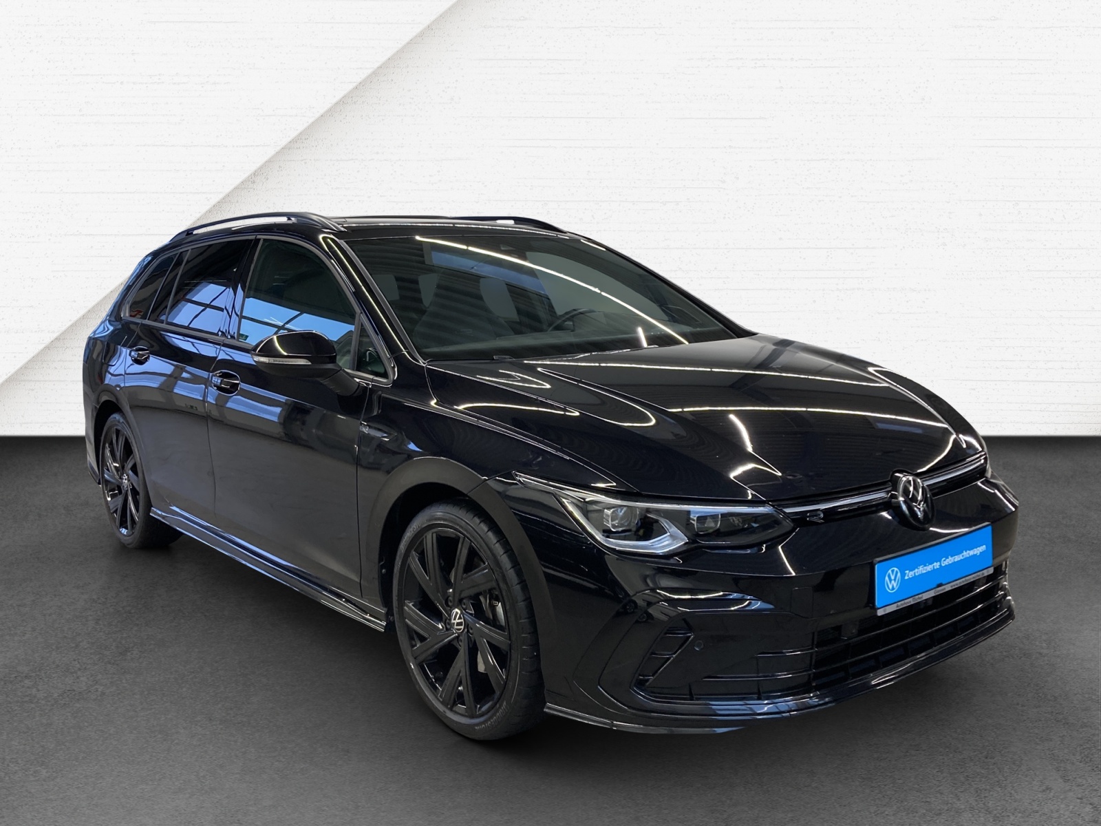 Golf 8 Variant TSI DSG R-Line Black Style Pano AHK Kamera