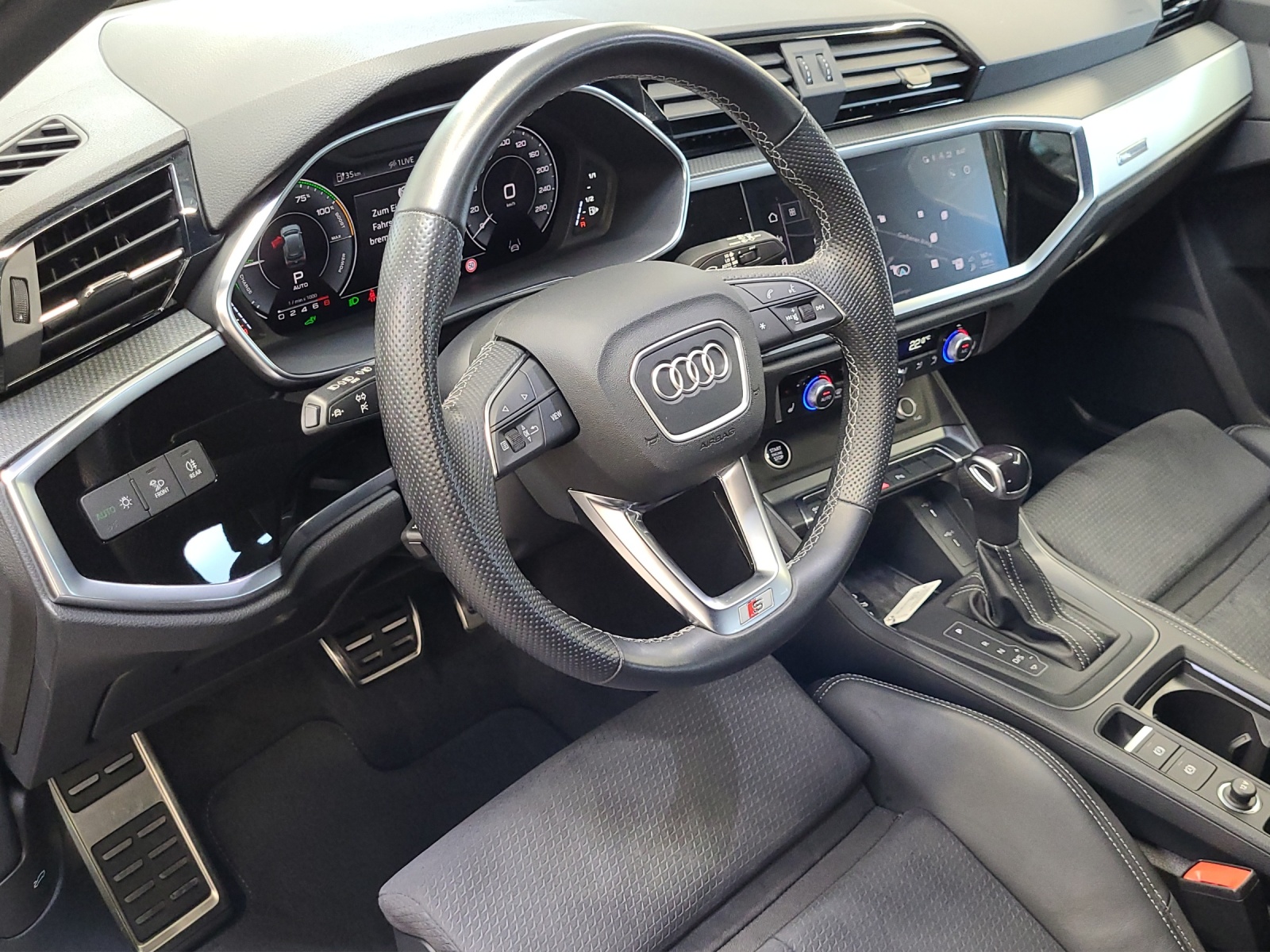 Q3 45 TFSI e S line Black AHK ACC Rückfahrkamera