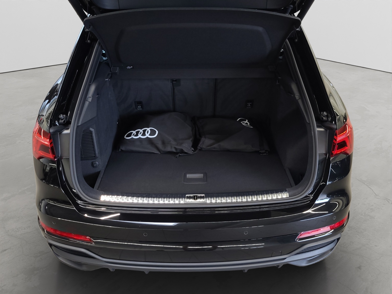 Q3 45 TFSI e S line Black AHK ACC Rückfahrkamera