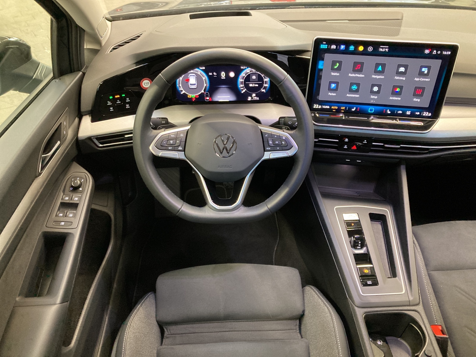 Golf 8 Variant eTSI DSG Life IQ-Light HeadUp Ergo Navi Kamera