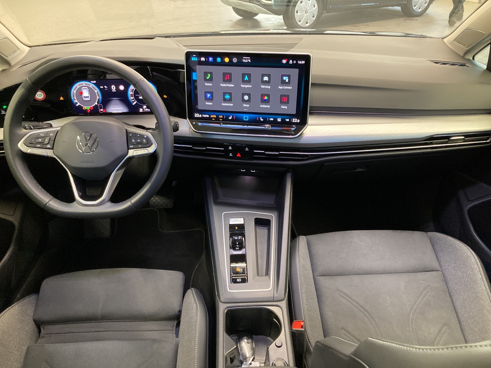 Golf 8 Variant eTSI DSG Life IQ-Light HeadUp Ergo Navi Kamera