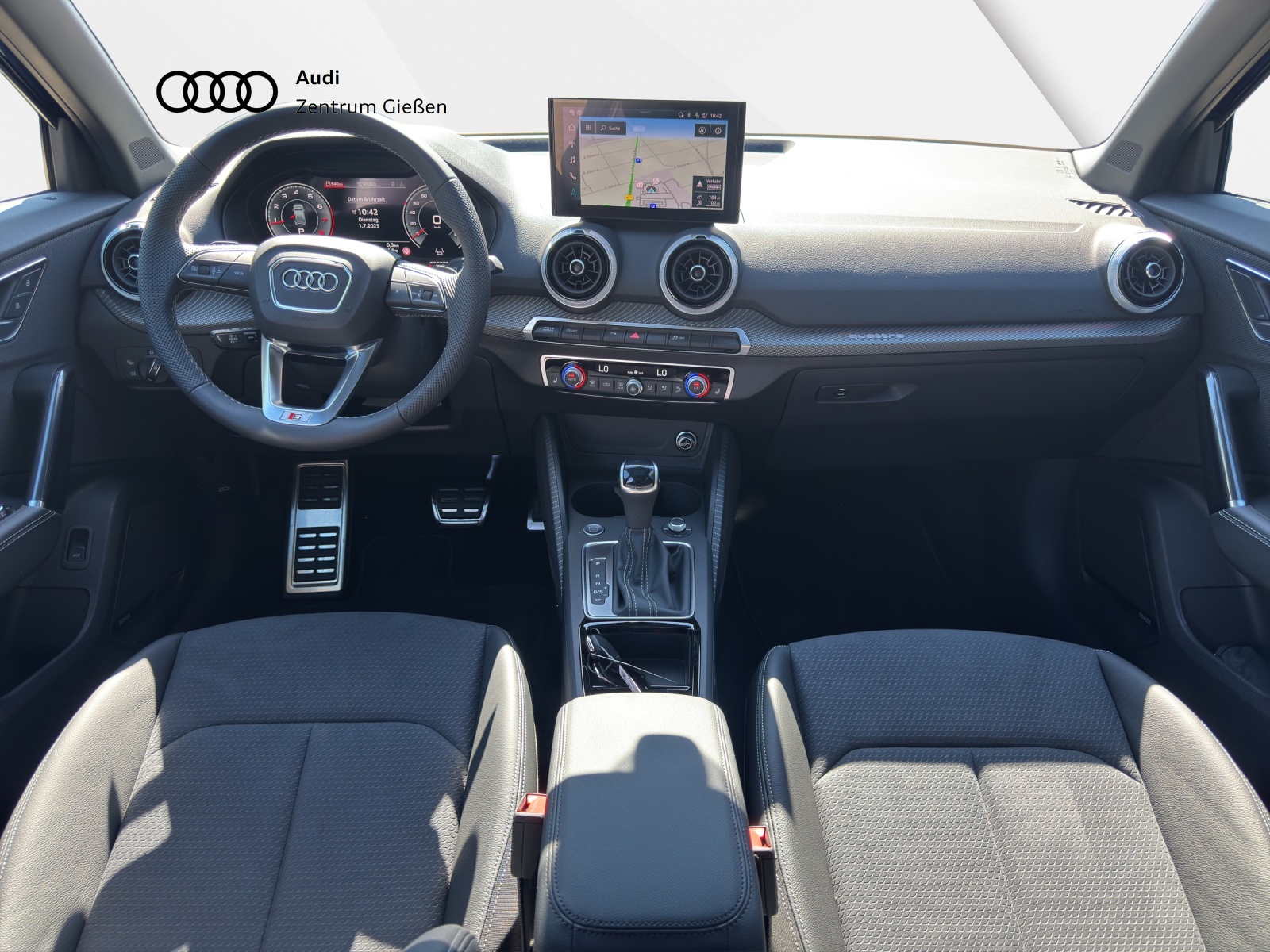 Q2 40 TFSI quattro S line Black AHK Pano SONOS Matrix-LED