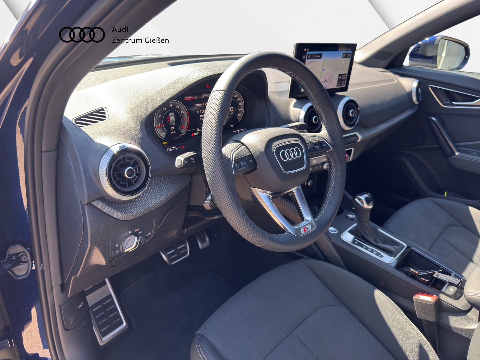 Q2 40 TFSI quattro S line Black AHK Pano SONOS Matrix-LED