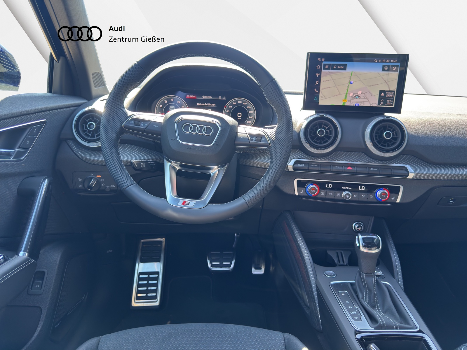 Q2 40 TFSI quattro S line Black AHK Pano SONOS Matrix-LED