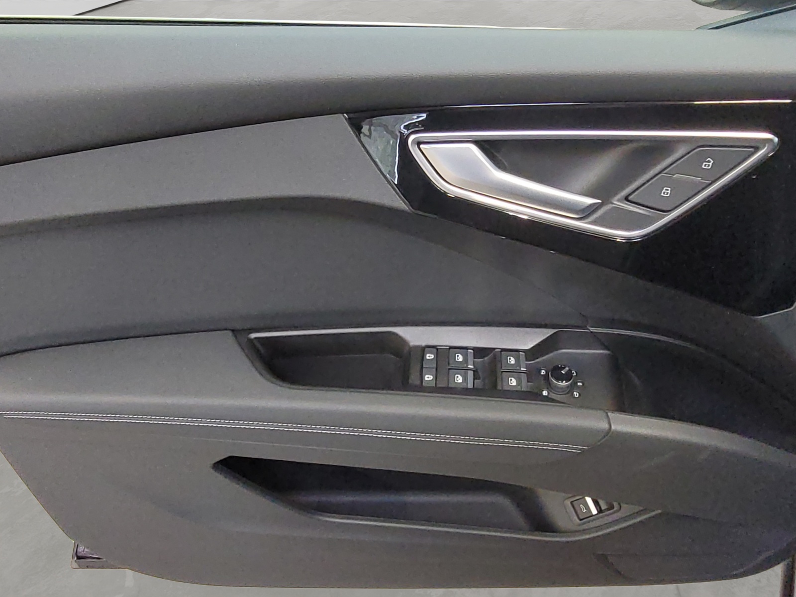 Q4 e-tron 45 basis Matrix-LED AHK Navi Assistenzpaket