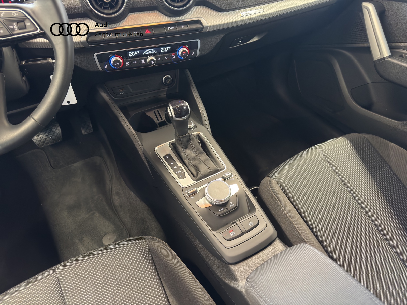 Q2 35 TFSI S-tronic advanced black LED Navi Assistenzpaket