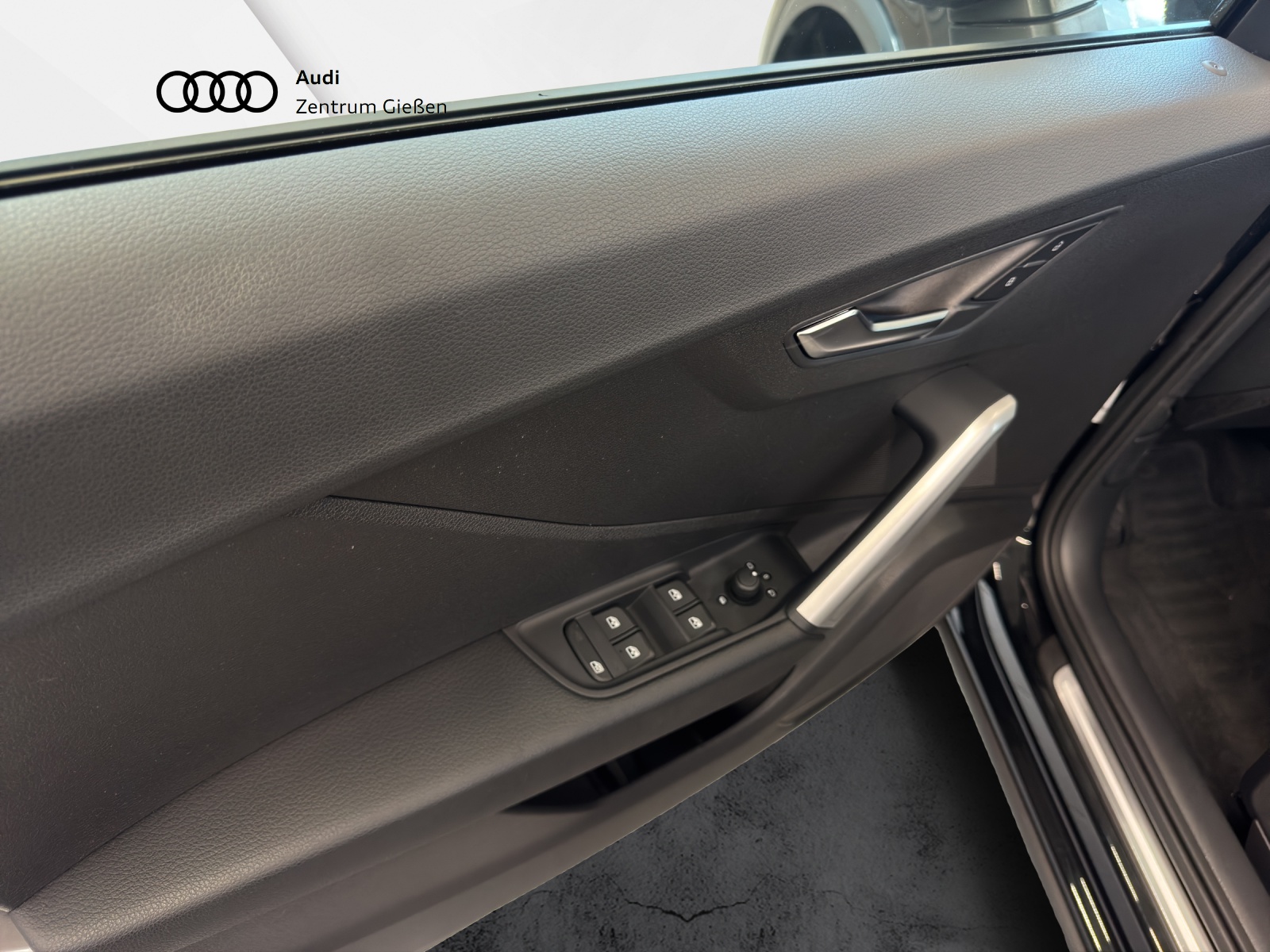 Q2 35 TFSI S-tronic advanced black LED Navi Assistenzpaket