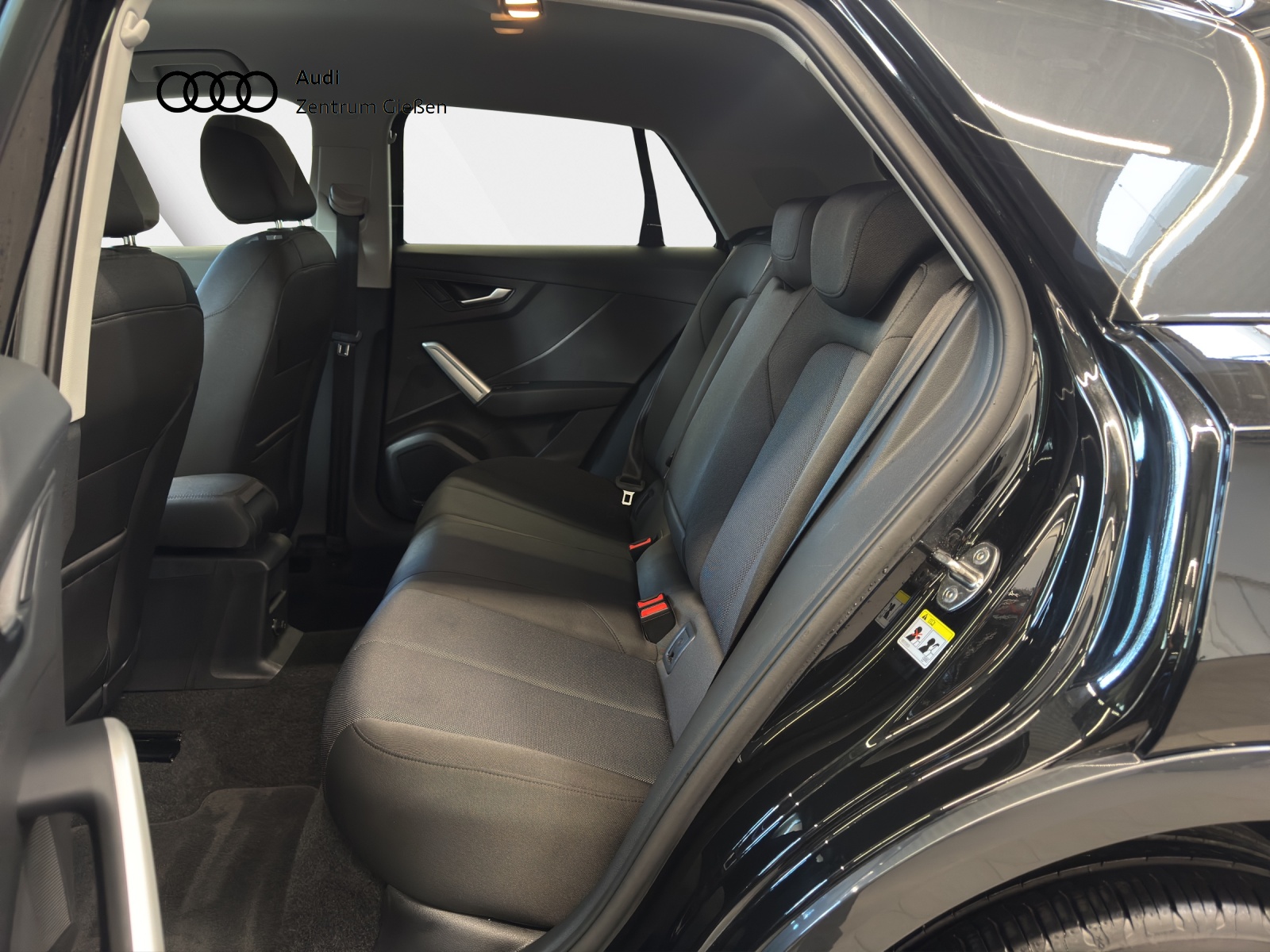 Q2 35 TFSI S-tronic advanced black LED Navi Assistenzpaket
