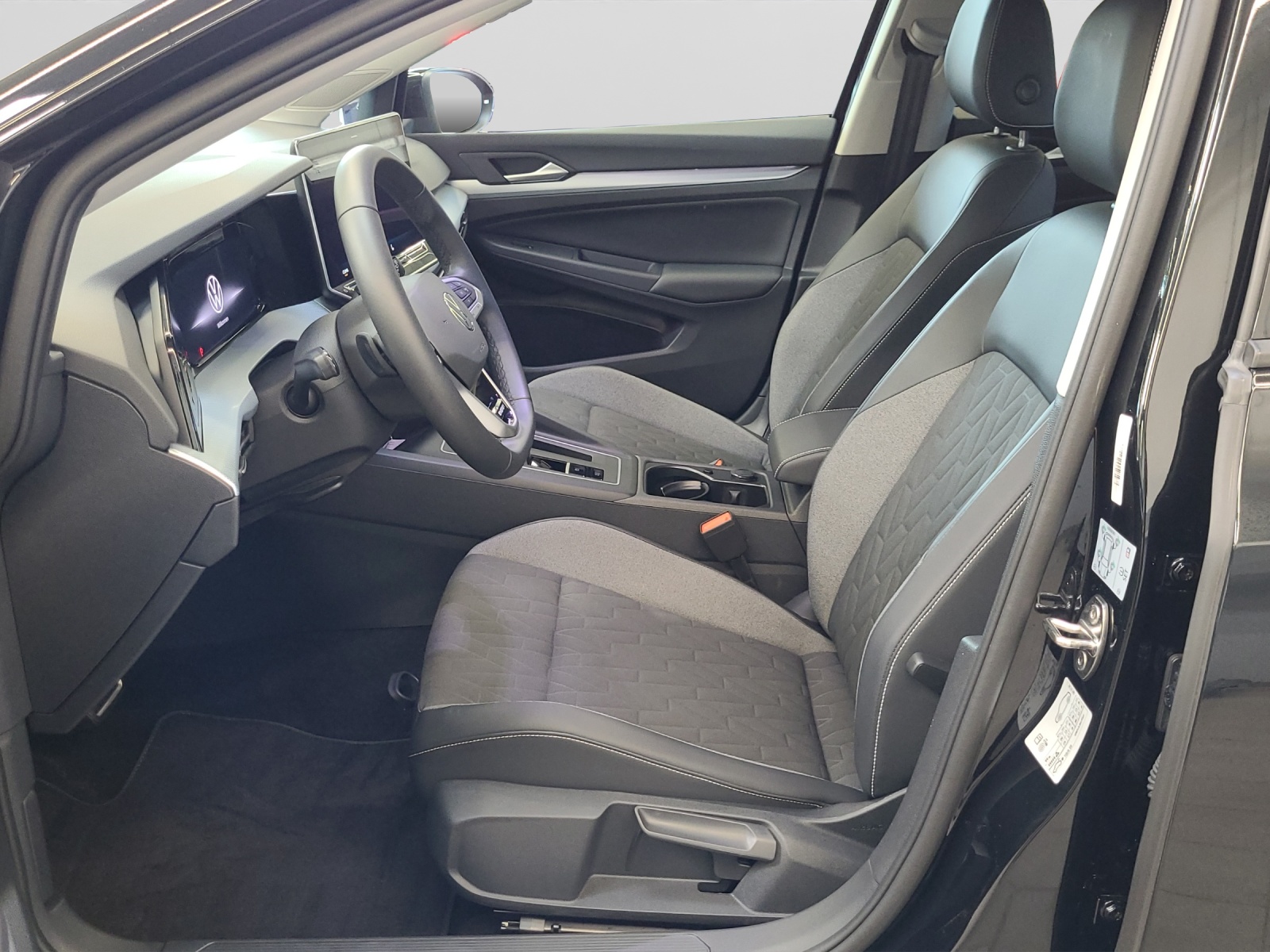 Golf 8 eTSI DSG Energy LED-Plus ACC Navi AHK Kamera