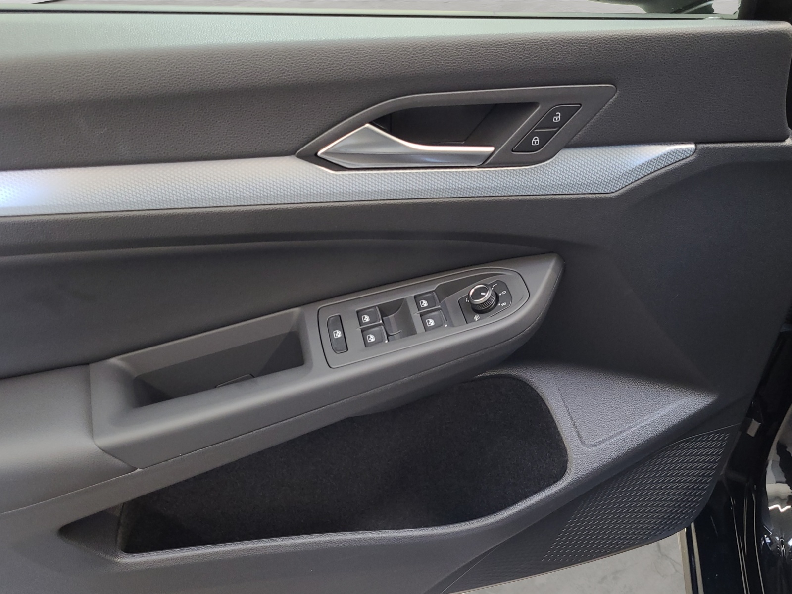 Golf 8 eTSI DSG Energy LED-Plus ACC Navi AHK Kamera