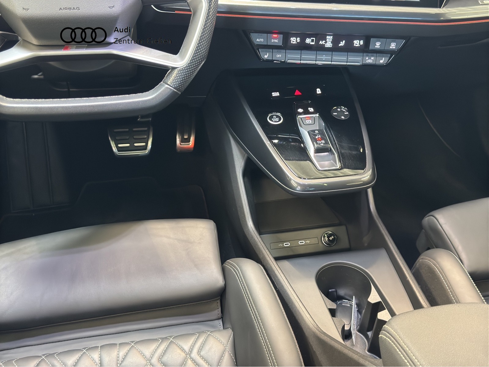 Q4 e-tron Sportback 50 quattro S line Black AHK MATRIX PANO Navi