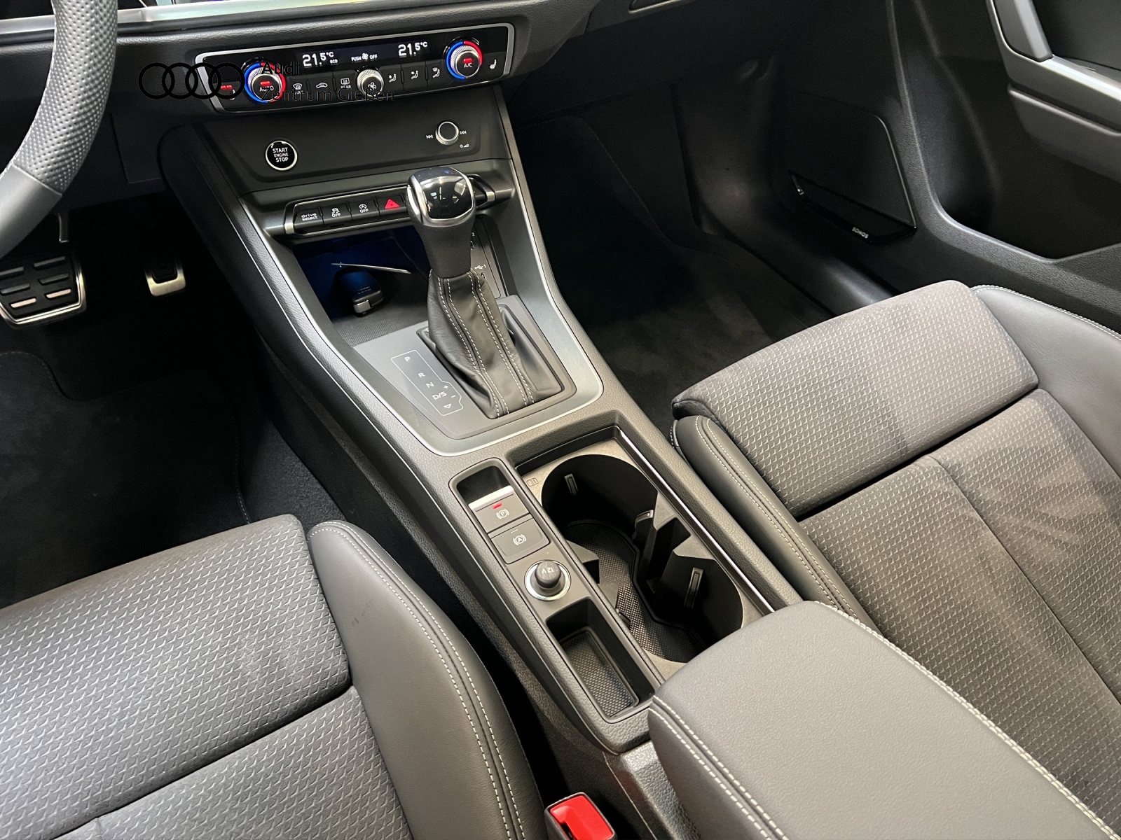 Q3 40 TFSI quattro advanced S line MATRIX PANO AHK Standheizung