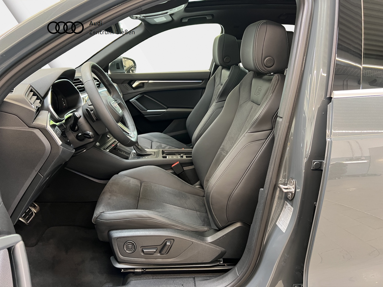 Q3 40 TFSI quattro advanced S line MATRIX PANO AHK Standheizung