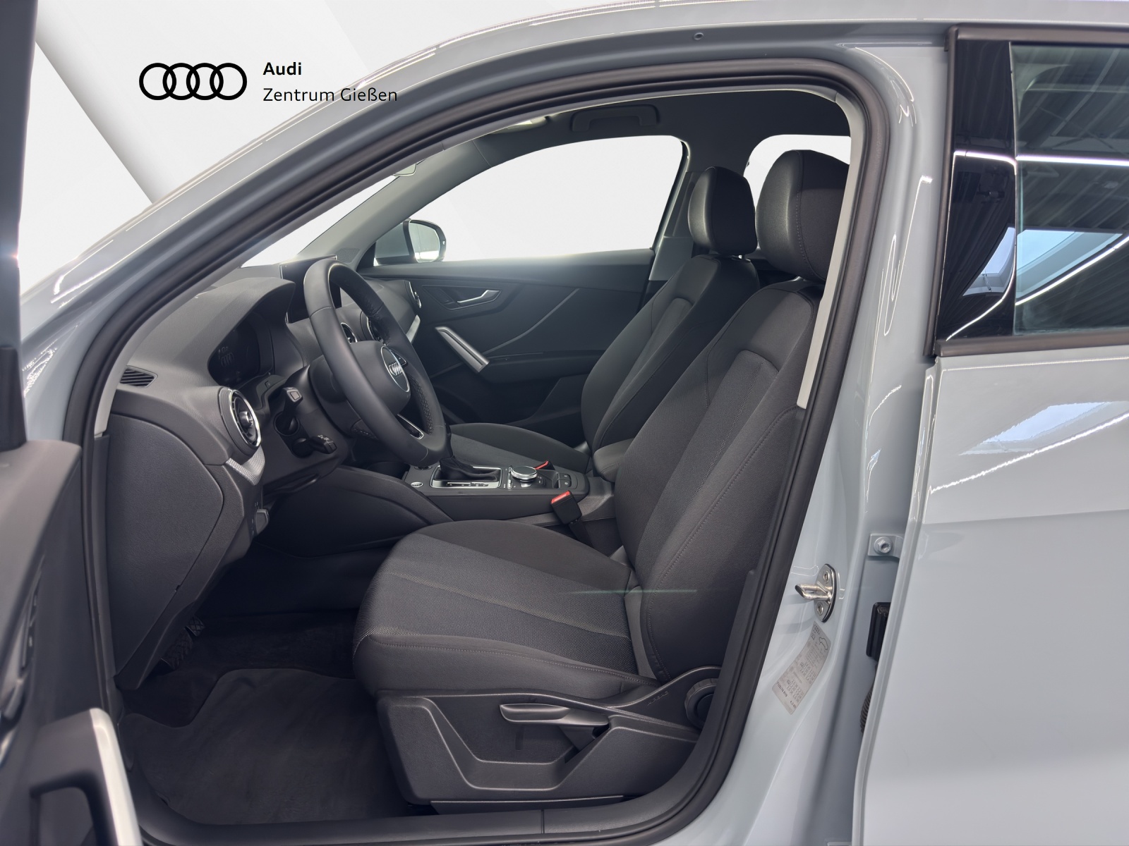 Q2 35 TFSI S tronic advanced MATRIX NAVI AHK