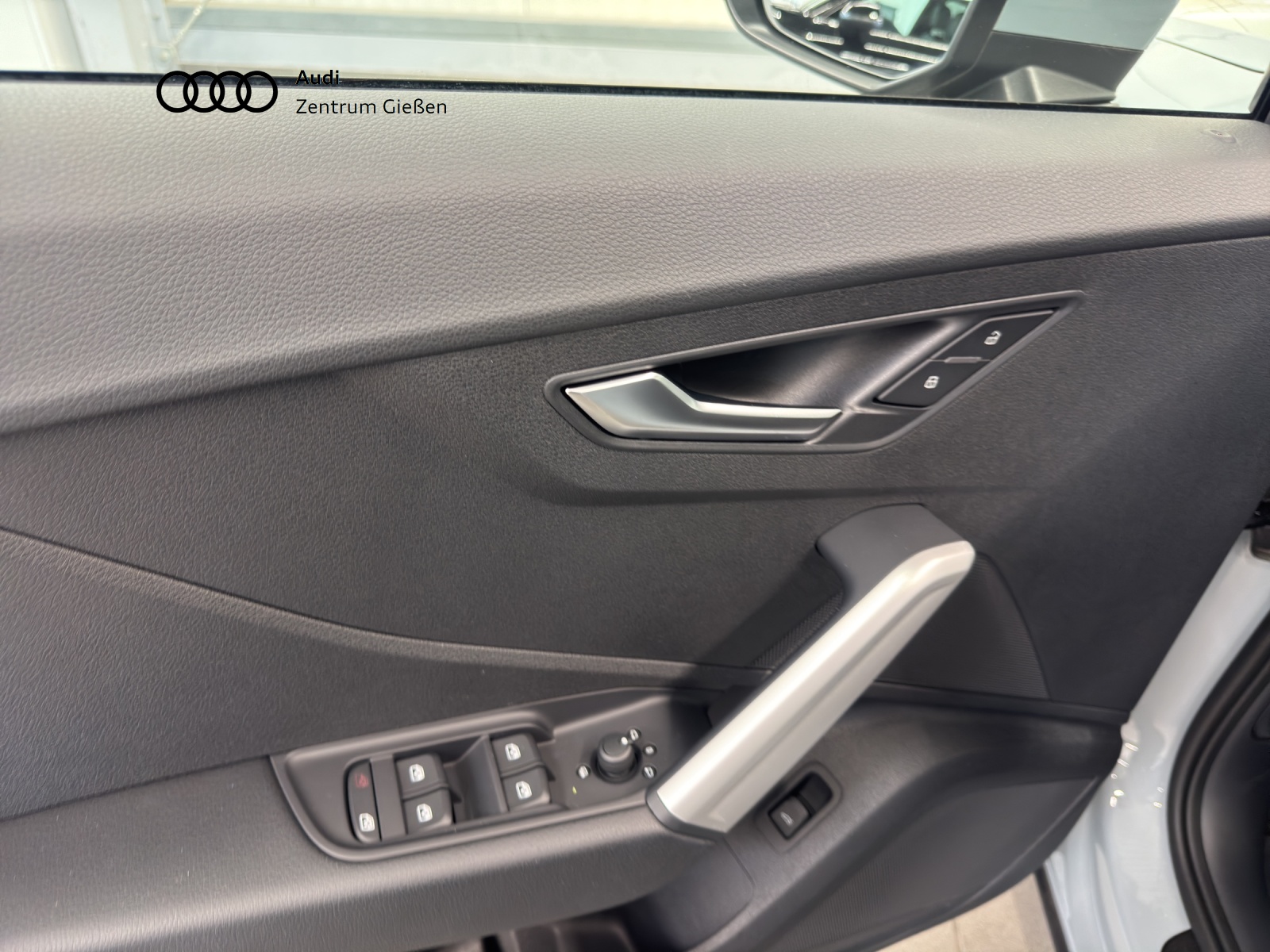 Q2 35 TFSI S tronic advanced MATRIX NAVI AHK