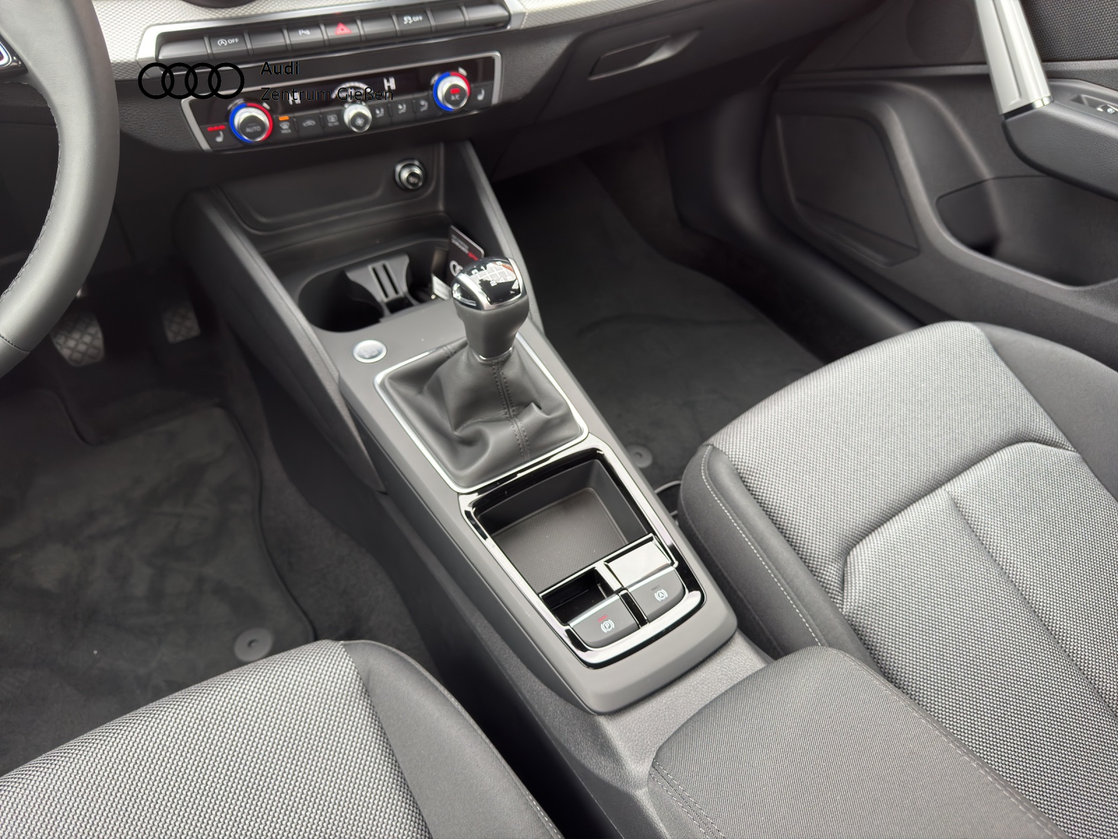 Q2 30 TFSI Sytlepaket Assistenzpaket smartphone interface