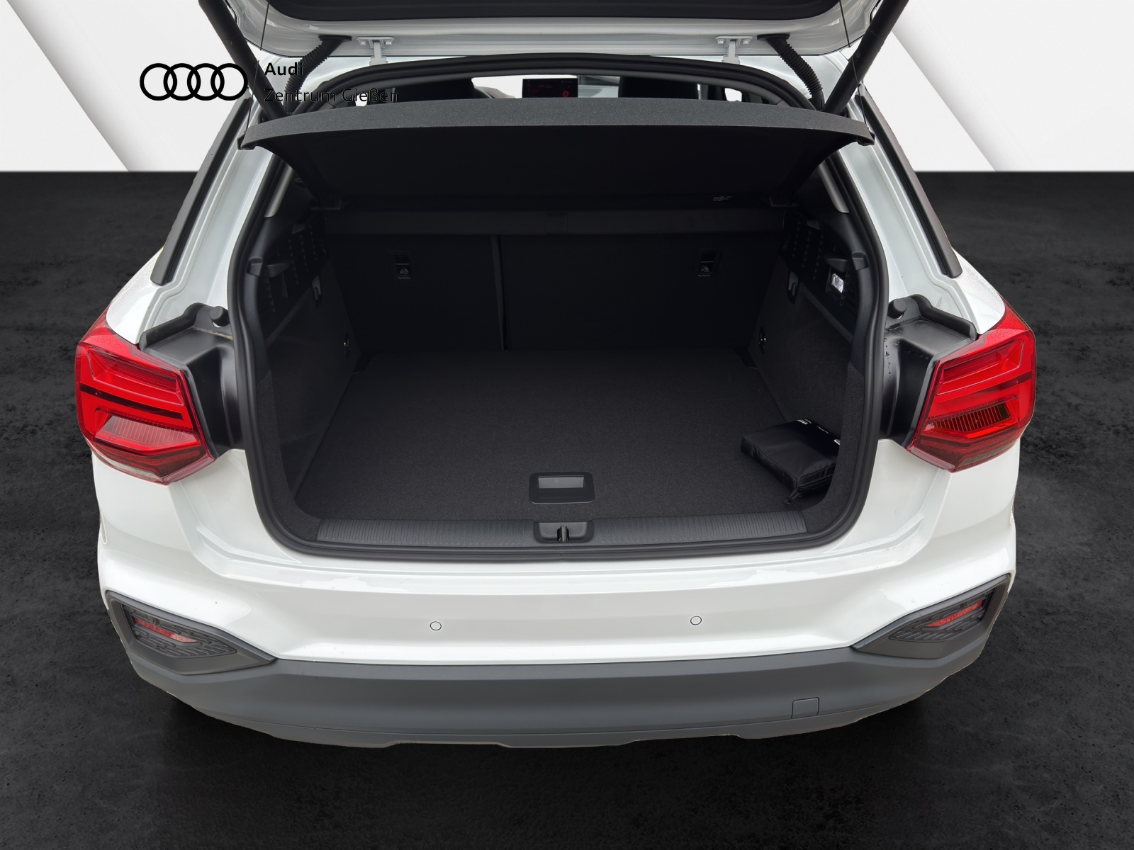 Q2 30 TFSI Sytlepaket Assistenzpaket smartphone interface