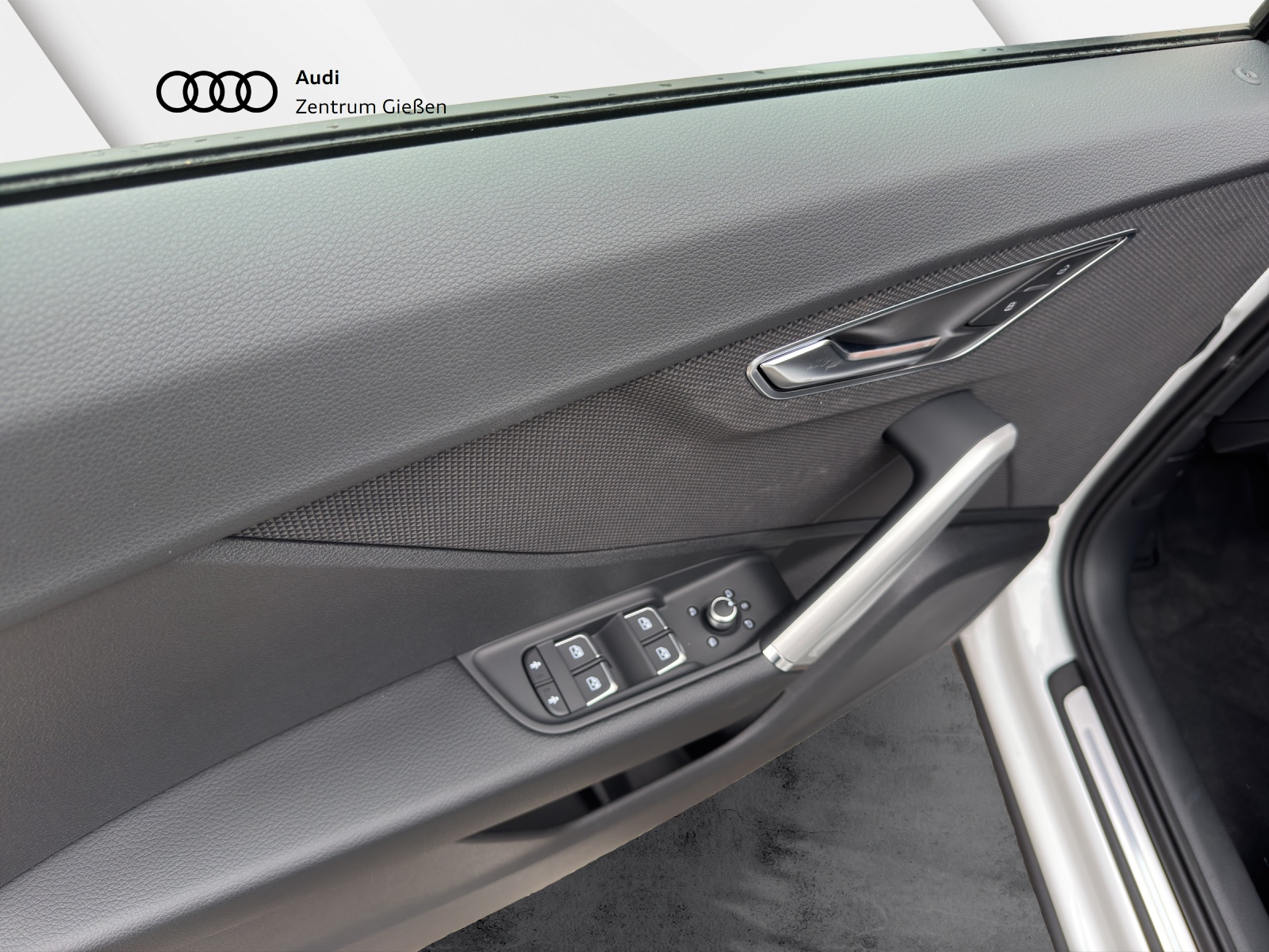 Q2 30 TFSI Sytlepaket Assistenzpaket smartphone interface