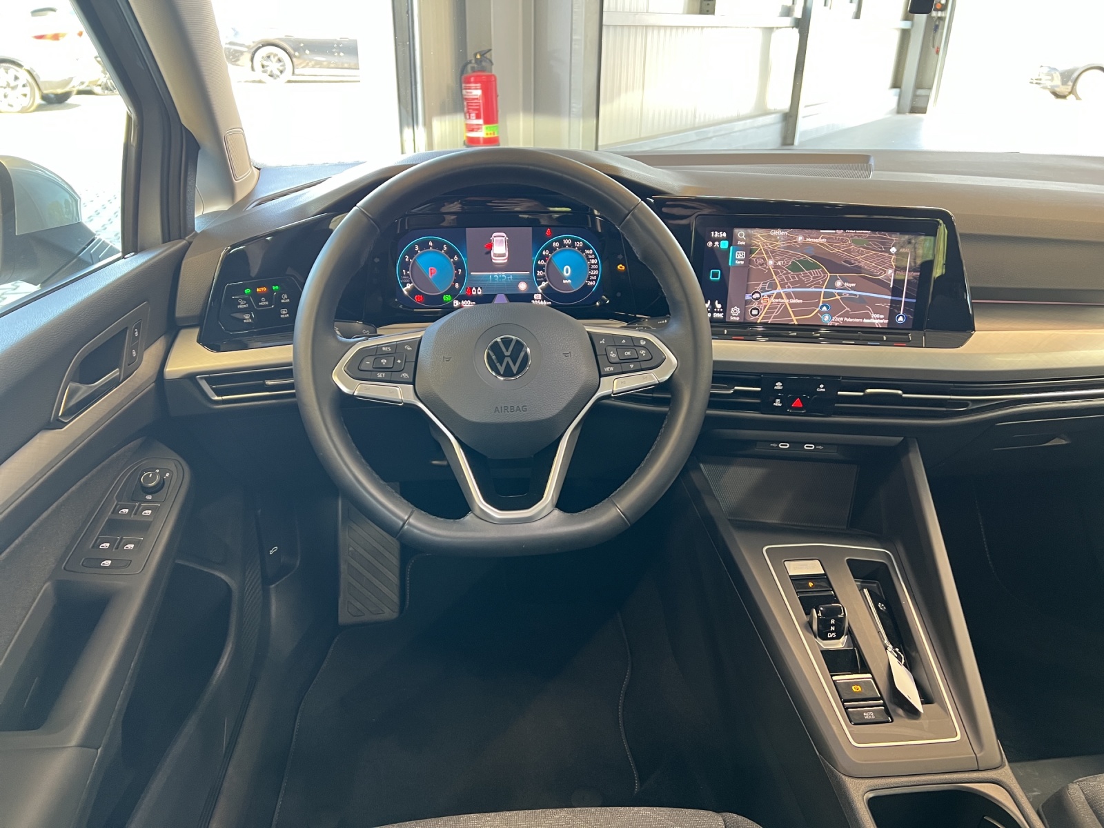 Golf VIII Variant 1.5 eTSI DSG Life LED-Plus TravelAssist Standheizung AHK