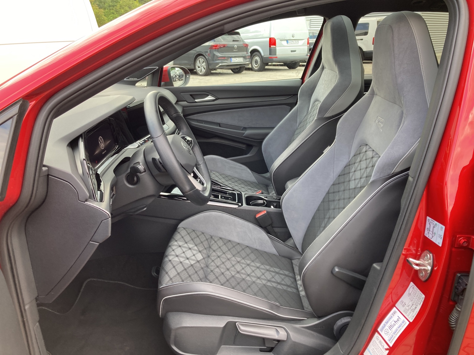 Golf VIII Variant 2.0 TSI DSG R-Line Panodach Navi AHK Alu-18Zoll