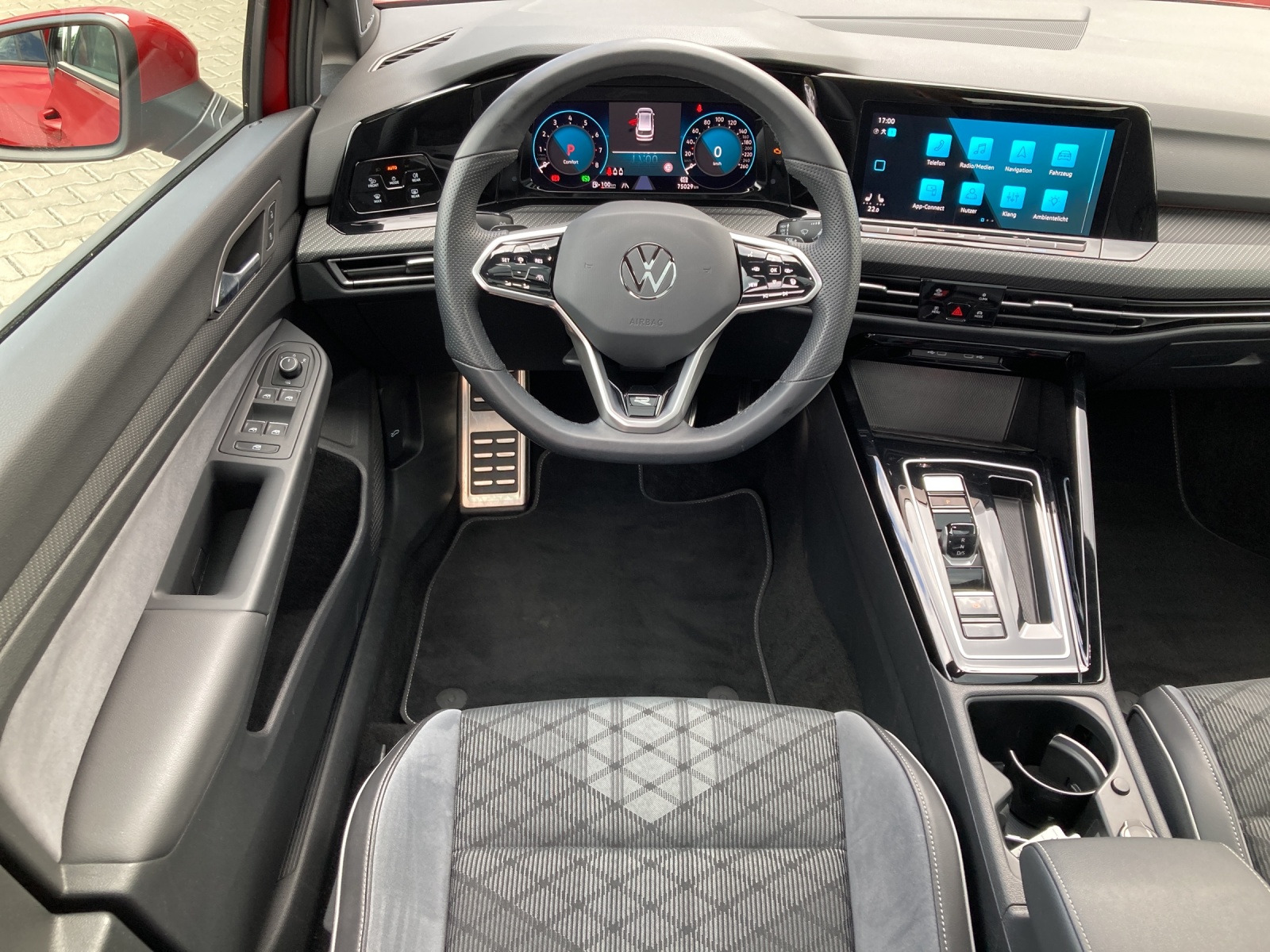 Golf VIII Variant 2.0 TSI DSG R-Line Panodach Navi AHK Alu-18Zoll