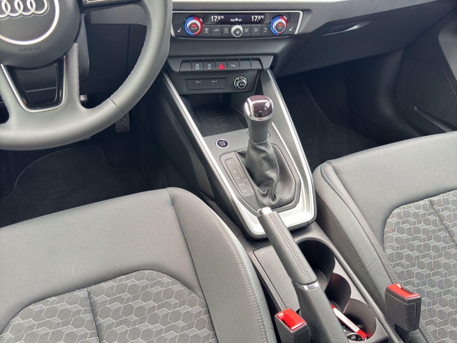 A1 Sportback 25 TFSI S-tronic S line Black LED Kamera smartphone interface