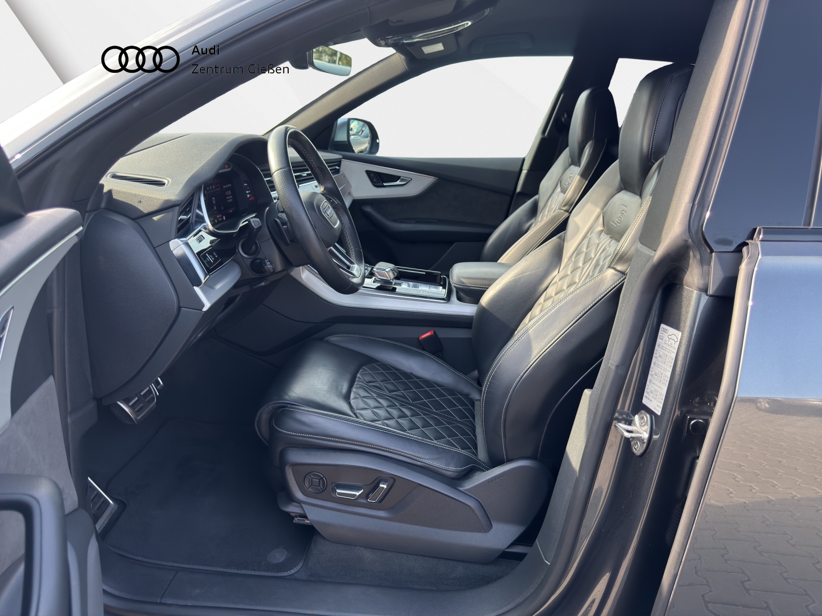 SQ8 4.0 TFSI quattro Black MATRIX HuD Standheizung