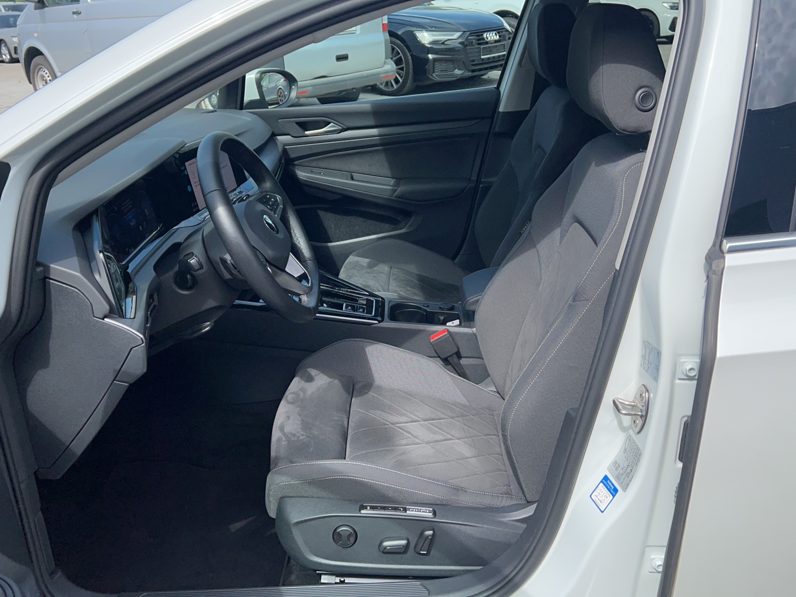 Golf 8 TSI DSG Style TravelAssist Ergo Alu-18Zoll