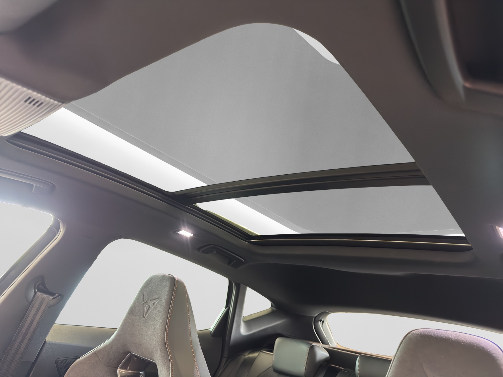 Formentor 2.0 TSI 4Drive DSG VZ AHK Pano Matrix-LED