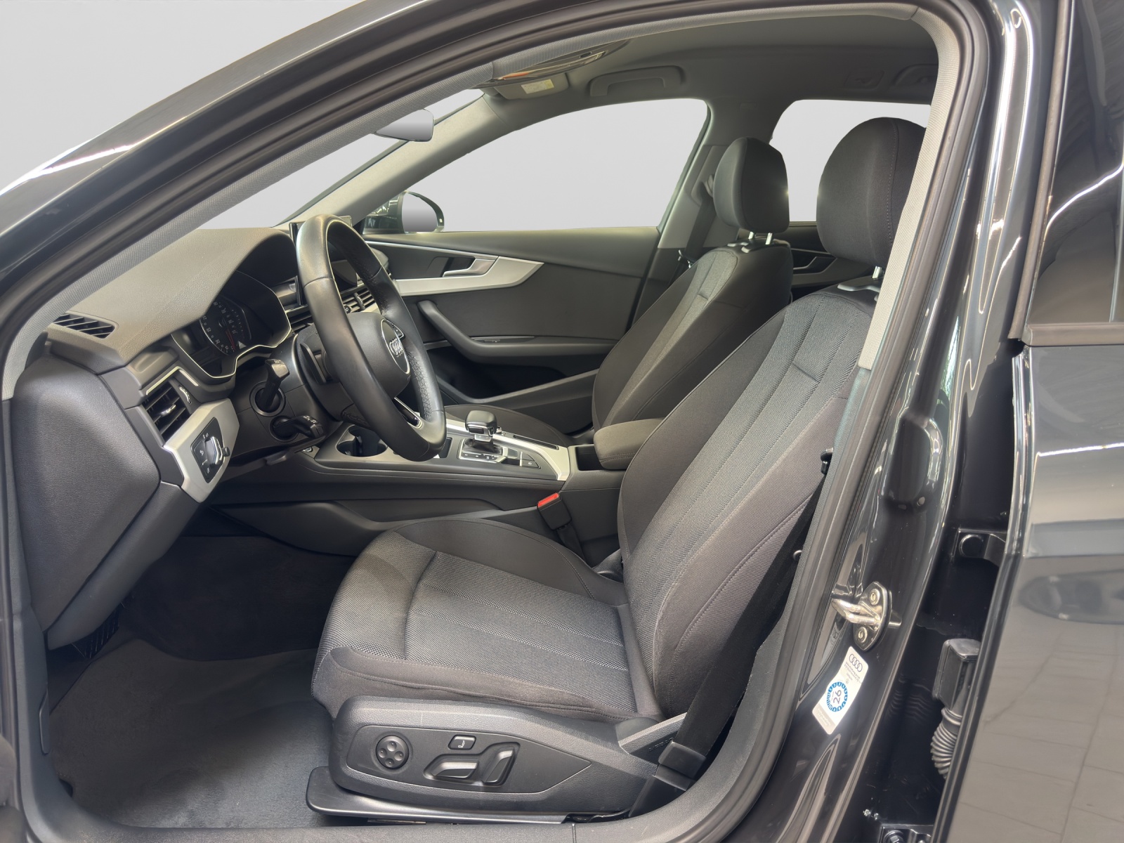 A4 Avant 40 TFSI quattro basis LED Navi Kamera