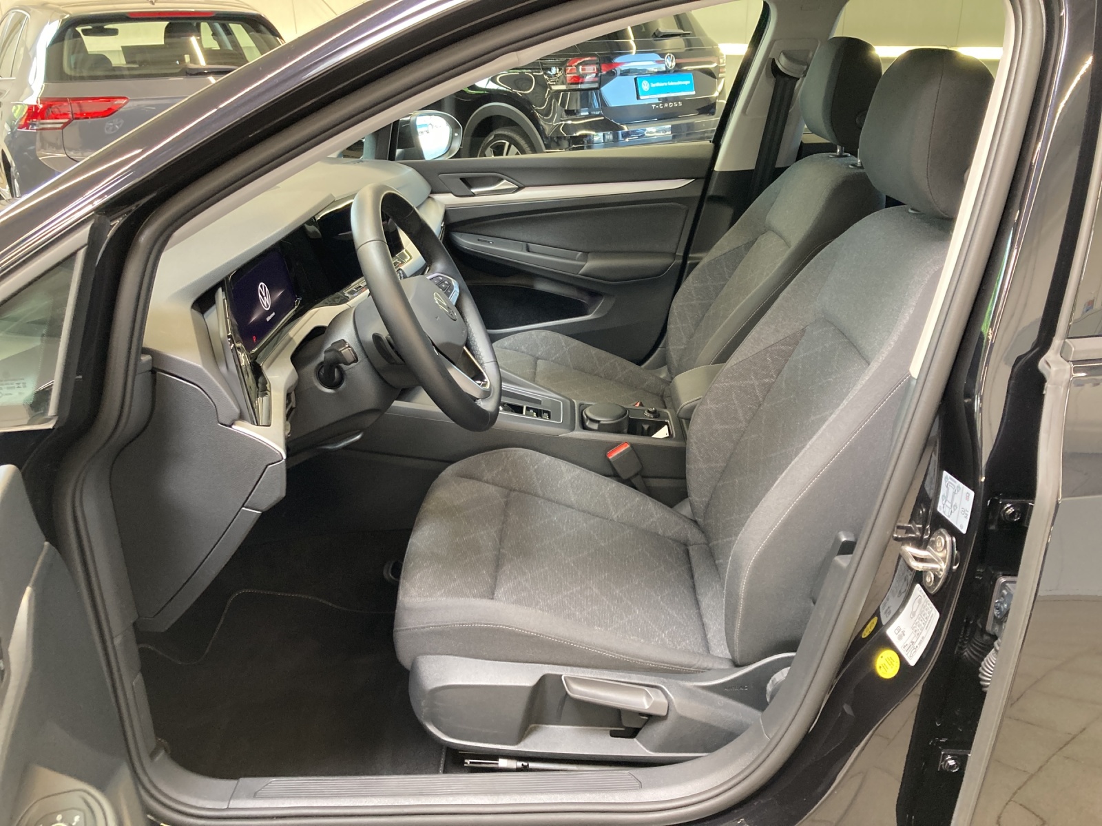 Golf VIII 1.5 eTSI DSG Life LED TravelAssist Navi Sitzheizung