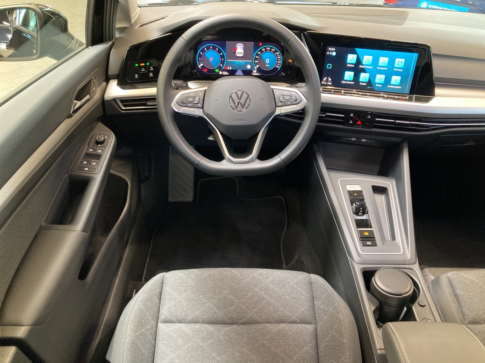 Golf VIII 1.5 eTSI DSG Life LED TravelAssist Navi Sitzheizung
