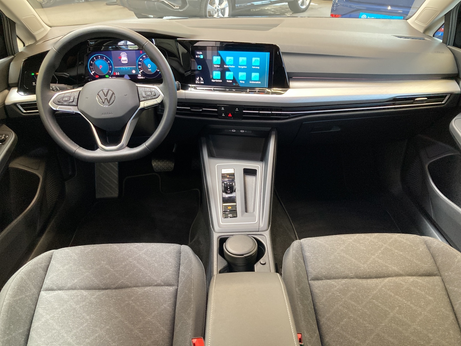 Golf VIII 1.5 eTSI DSG Life LED TravelAssist Navi Sitzheizung