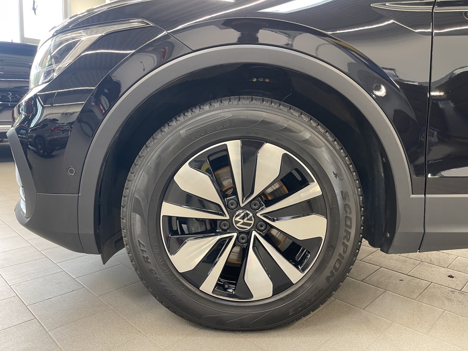 Tiguan 2.0 TDI DSG Move LED TravelAssist Navi Rückkamera
