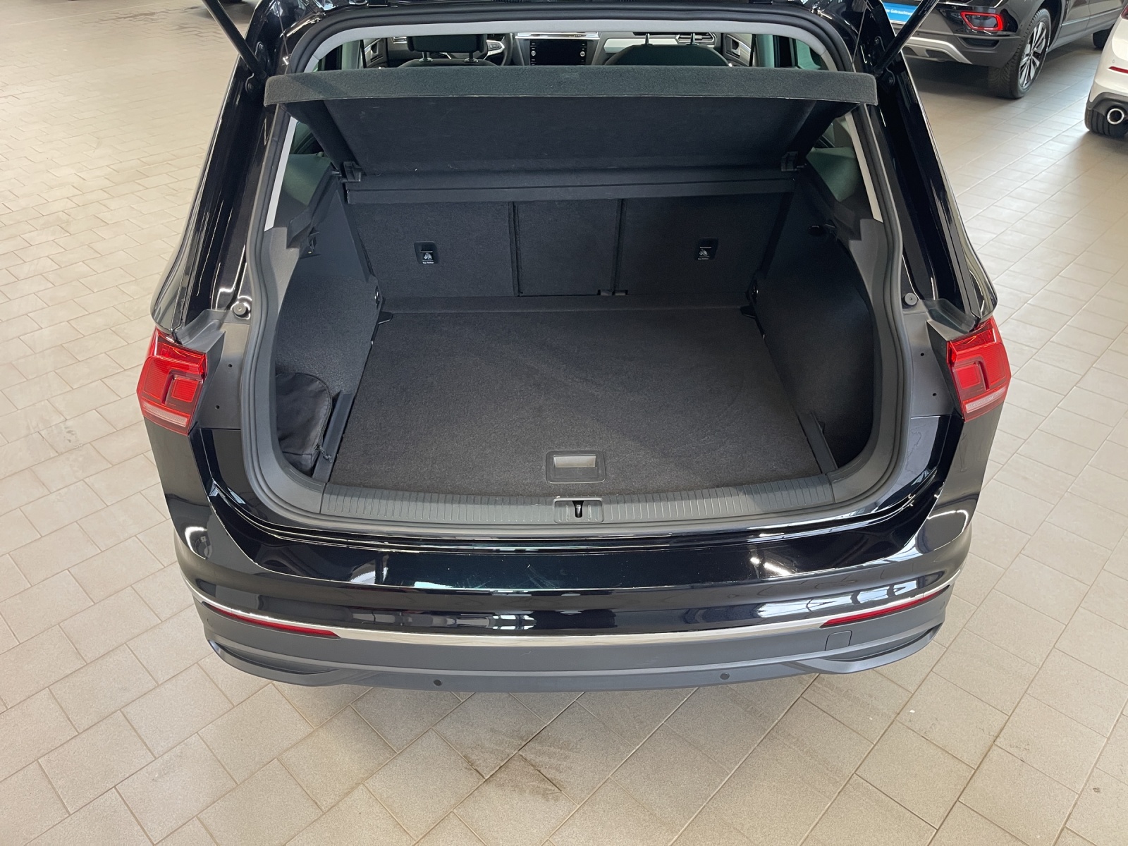 Tiguan 2.0 TDI DSG Move LED TravelAssist Navi Rückkamera