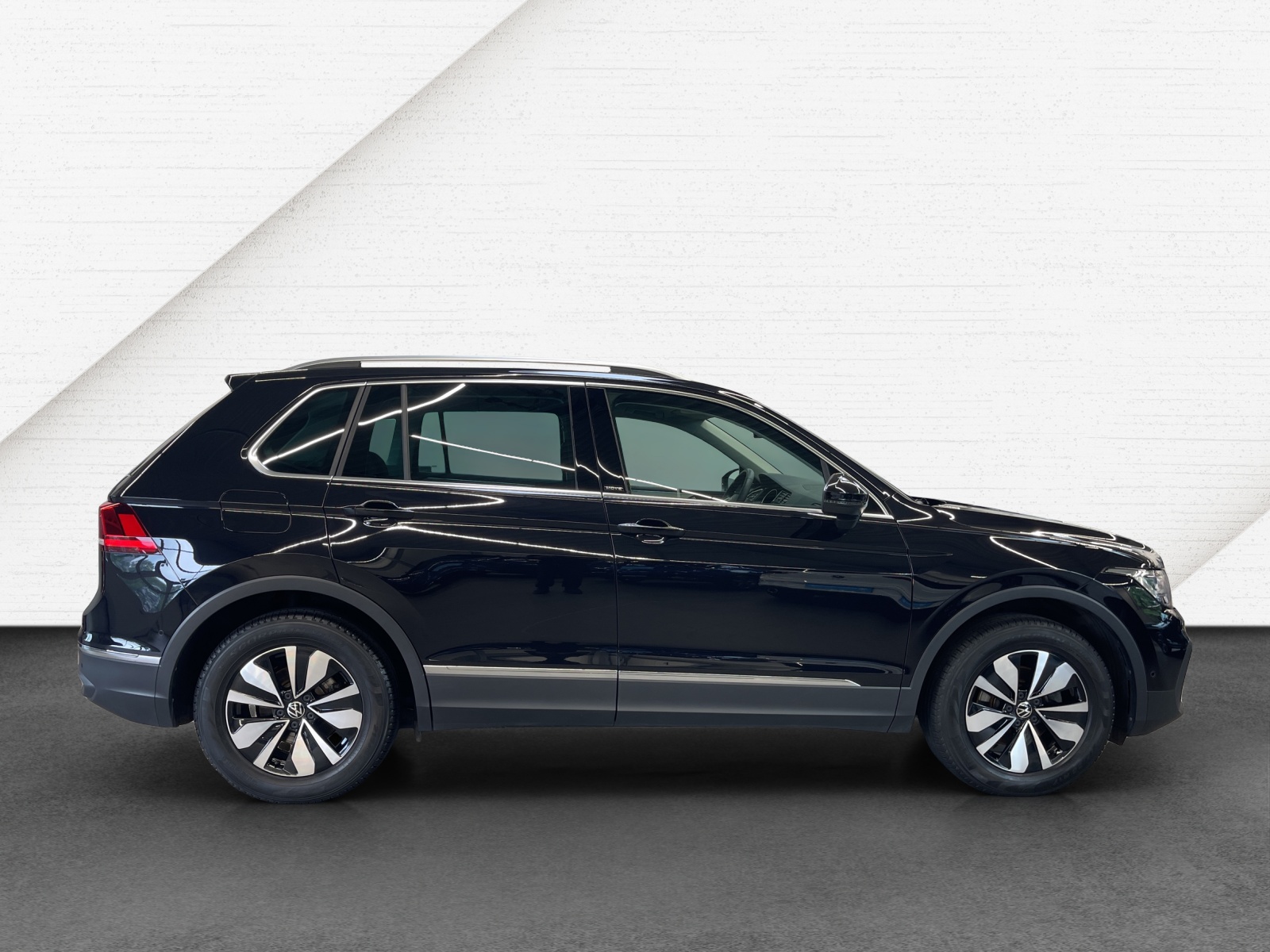 Tiguan 2.0 TDI DSG Move LED TravelAssist Navi Rückkamera