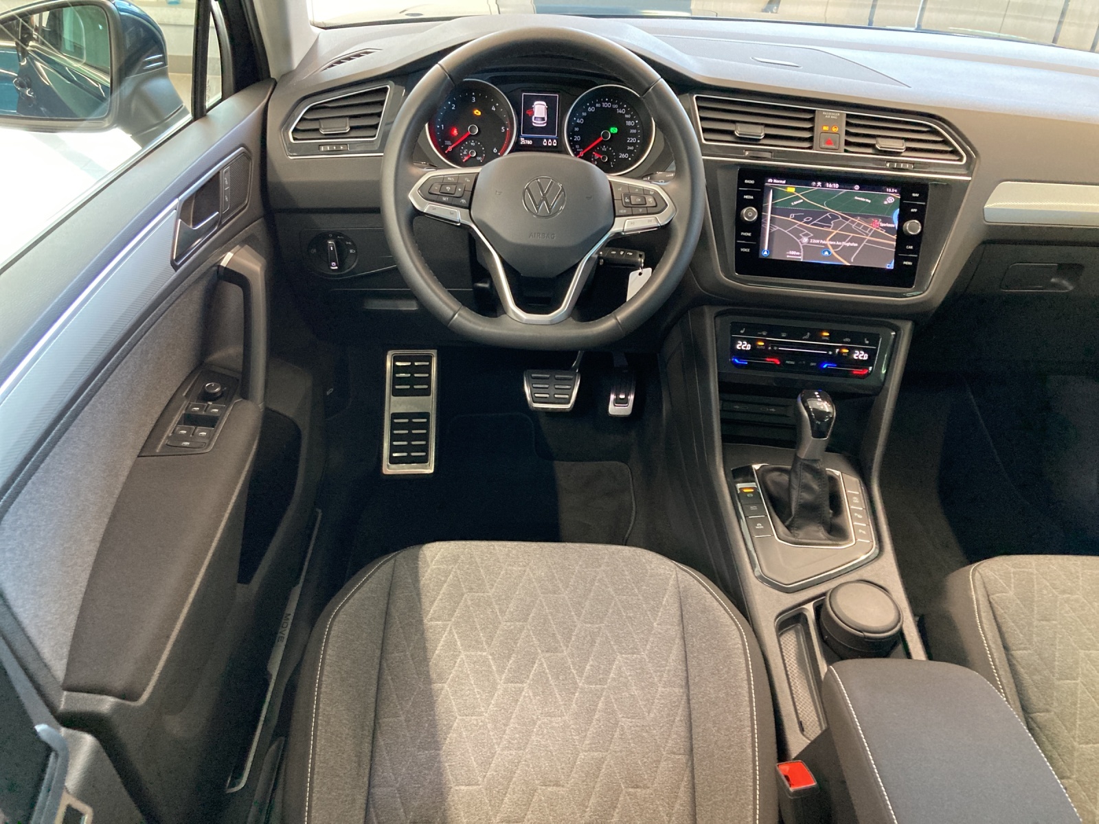 Tiguan 2.0 TDI DSG Move LED TravelAssist Navi AHK