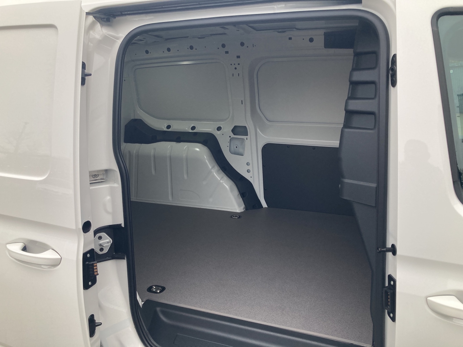 Caddy Cargo Maxi 1.5 TSI DSG Navi AHK GRA Kamera Heckflügeltüren